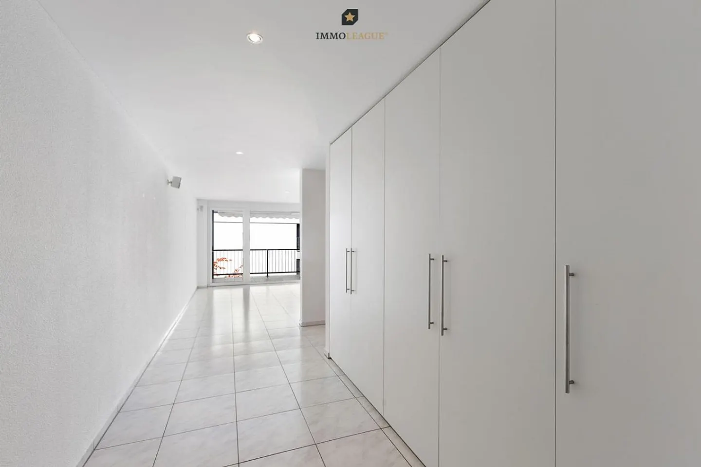 Spacious and Comfortable in a Central Prime Location. - Photo 8 of 15