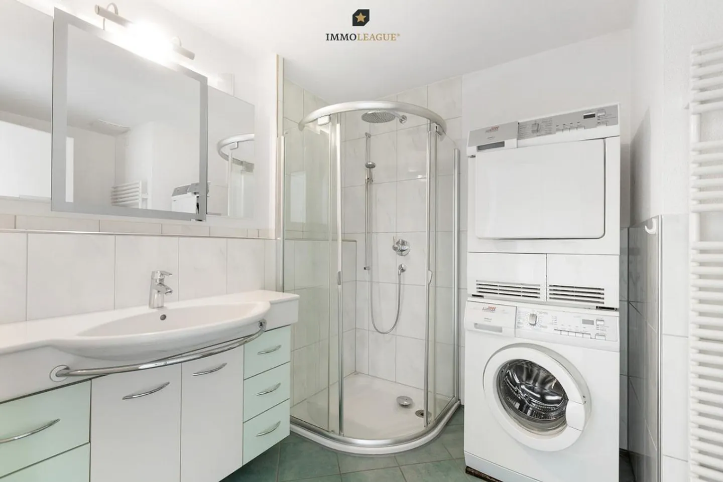 Spacious and Comfortable in a Central Prime Location. - Photo 10 of 15