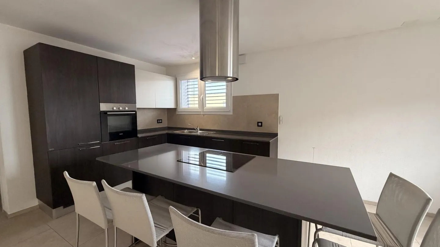 Casa Familiare Moderna con Terrazza - Foto 2 di 9