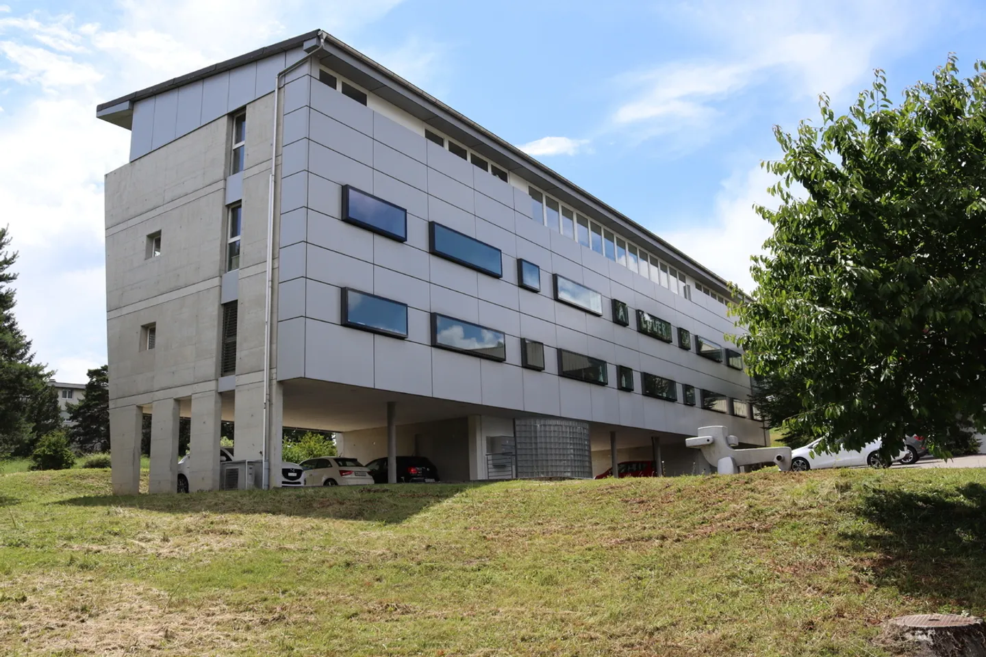 Ufficio moderno - Contratto di locazione flessibile - Ampio parcheggio - vicino a tutto - Foto 1 di 5