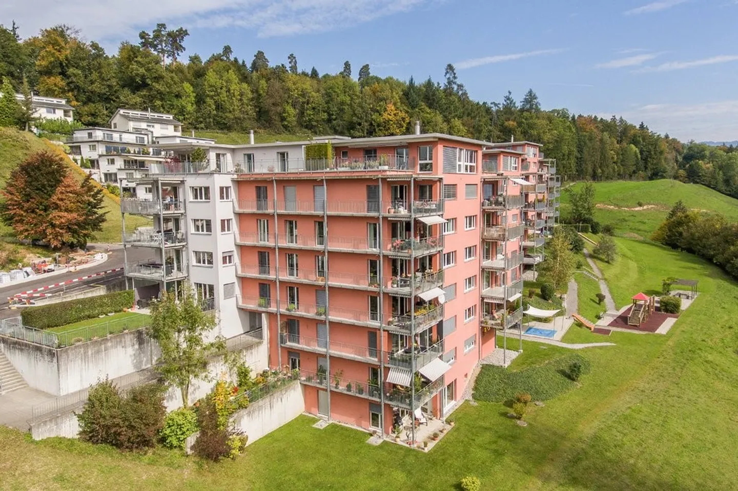 Rent parking space with e-mobility option in Jona - Photo 1 of 2