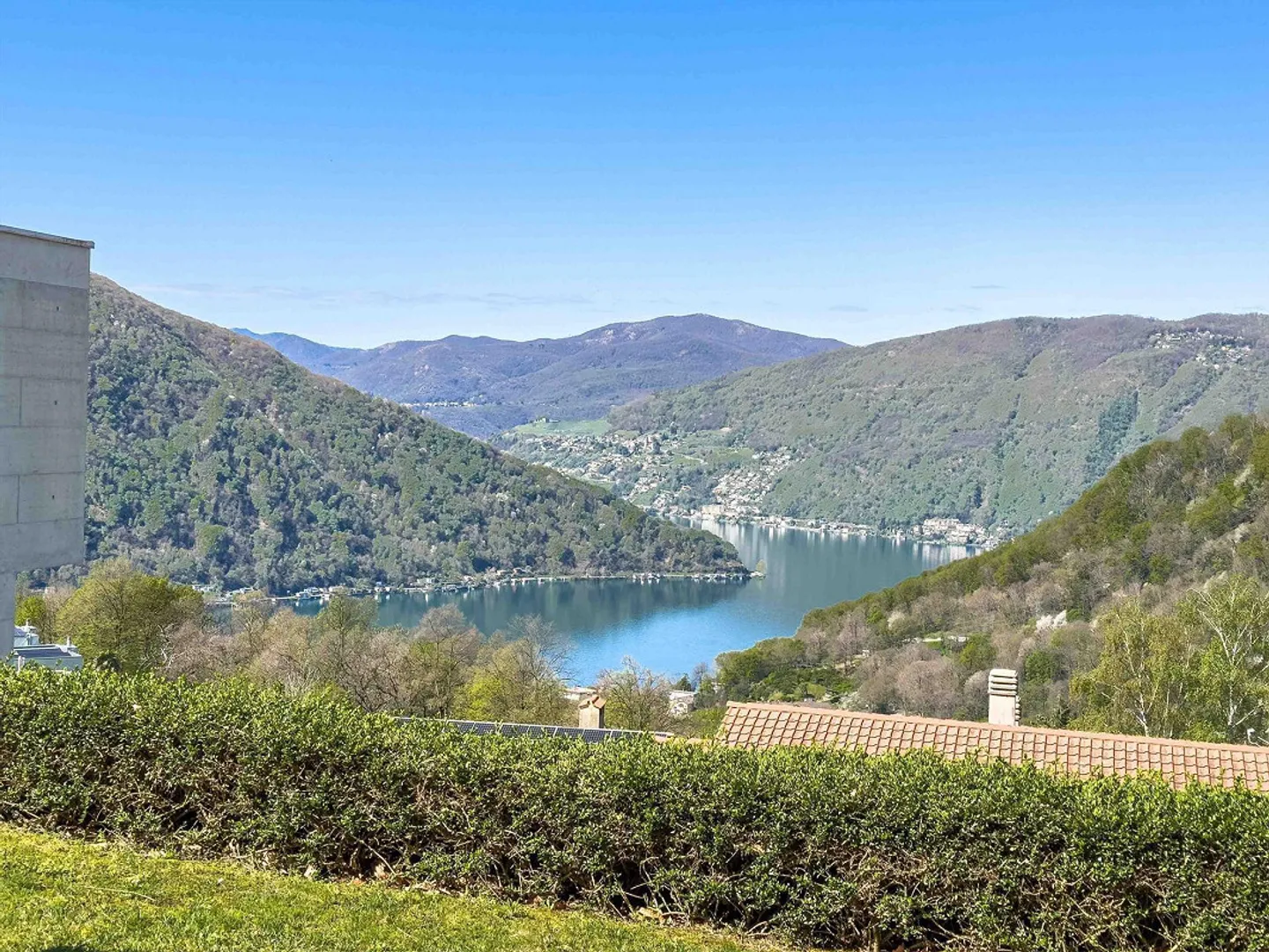 Porzione di terreno edificabile con vista lago a Rovio - Foto 3 von 6