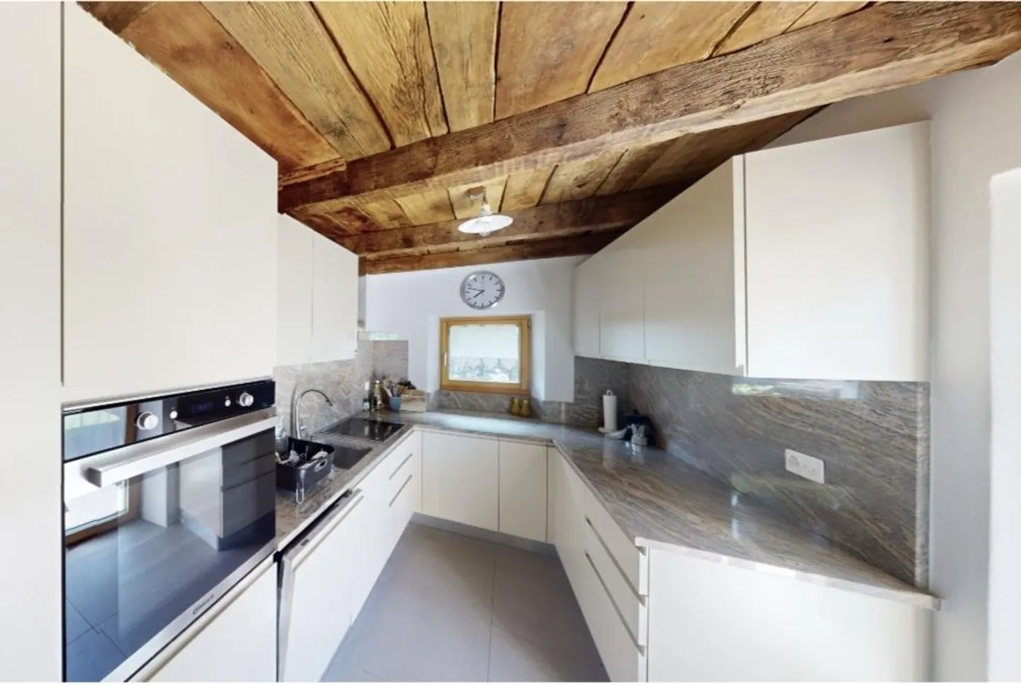 Charming 3.5 Room Apartment in a Historic Patrician House - Photo 7 of 12