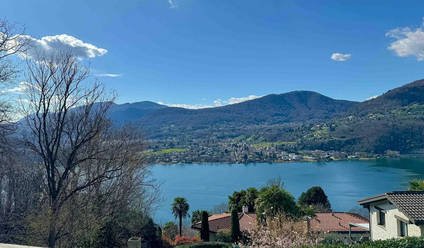 Nuovo ed esclusivo 4.5 locali con giardino e vista lago a Mont - Foto 1 di 9