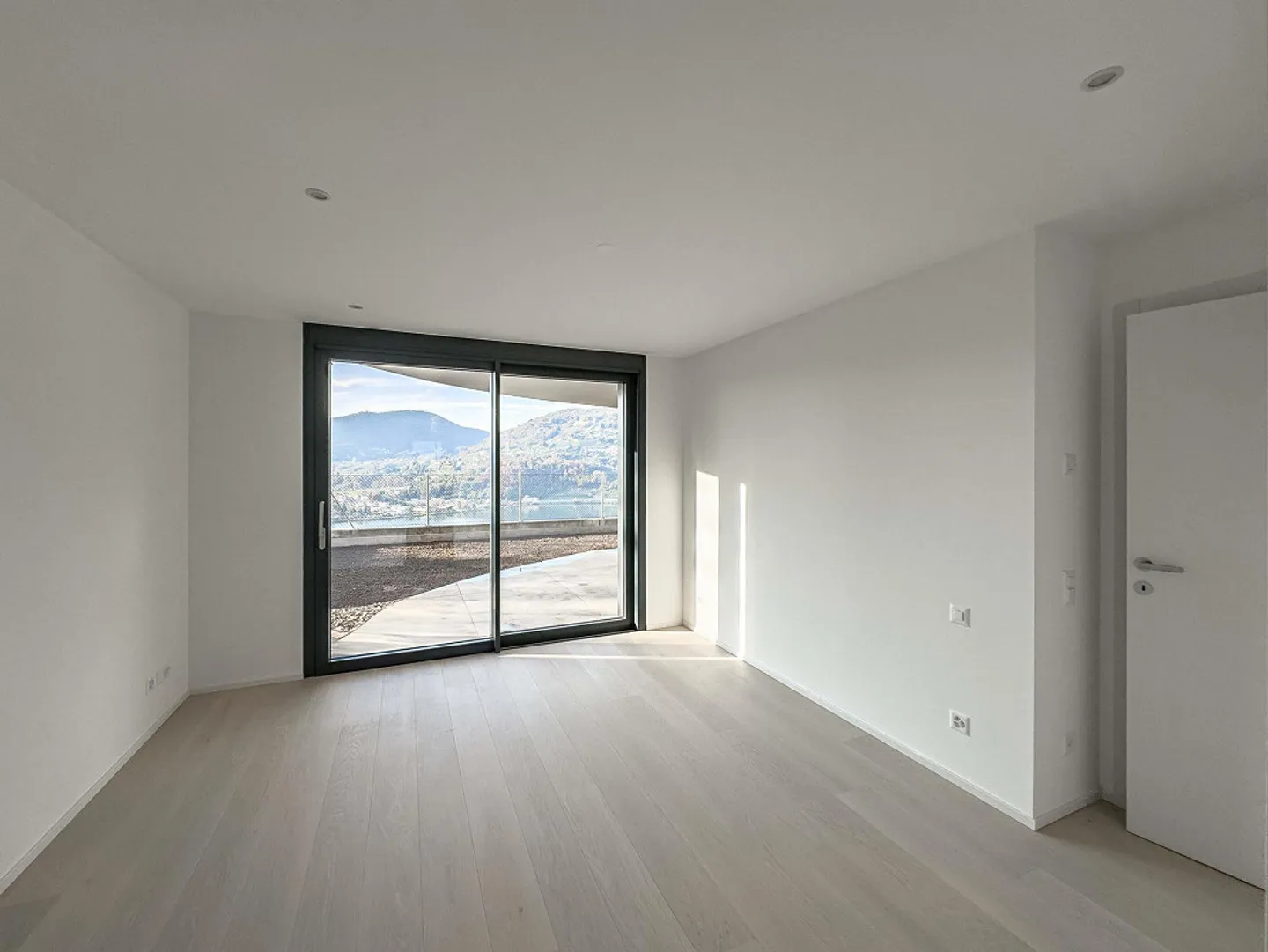 Nuovo ed esclusivo 4.5 locali con giardino e vista lago a Mont - Foto 6 di 9