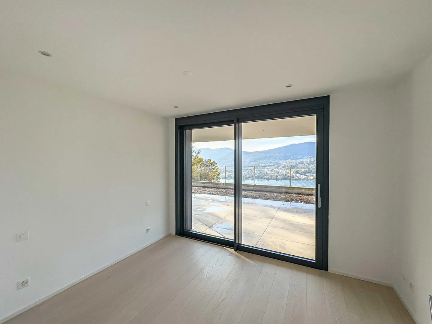 Nuovo ed esclusivo 4.5 locali con giardino e vista lago a Mont - Foto 7 di 9