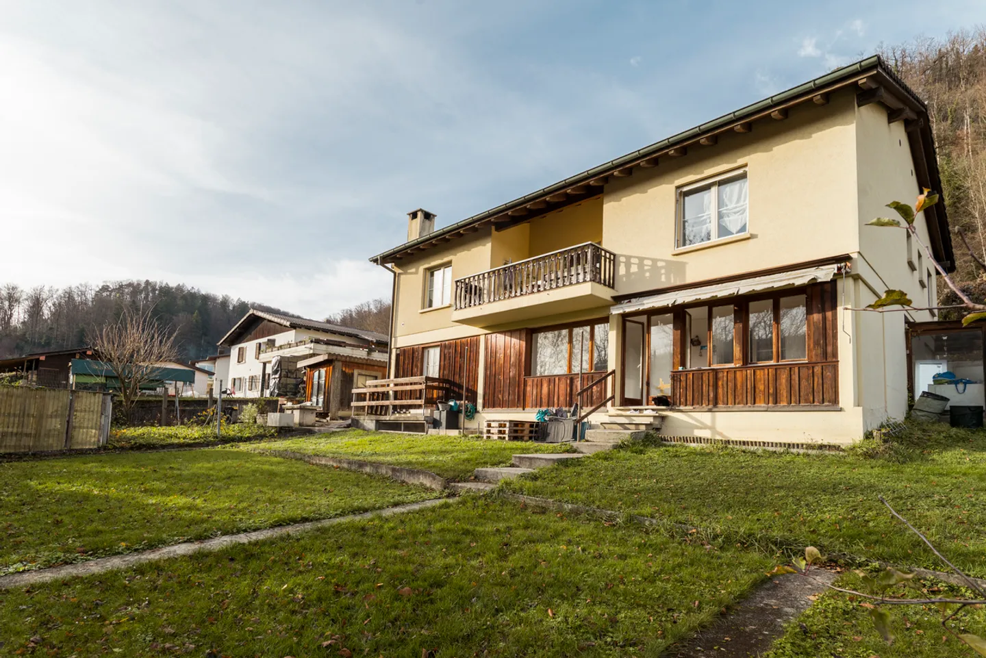 Villa with 2 apartments and open view - Photo 1 of 23