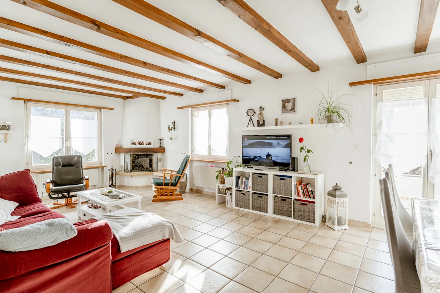 Villa with 2 apartments and open view - Photo 3 of 23