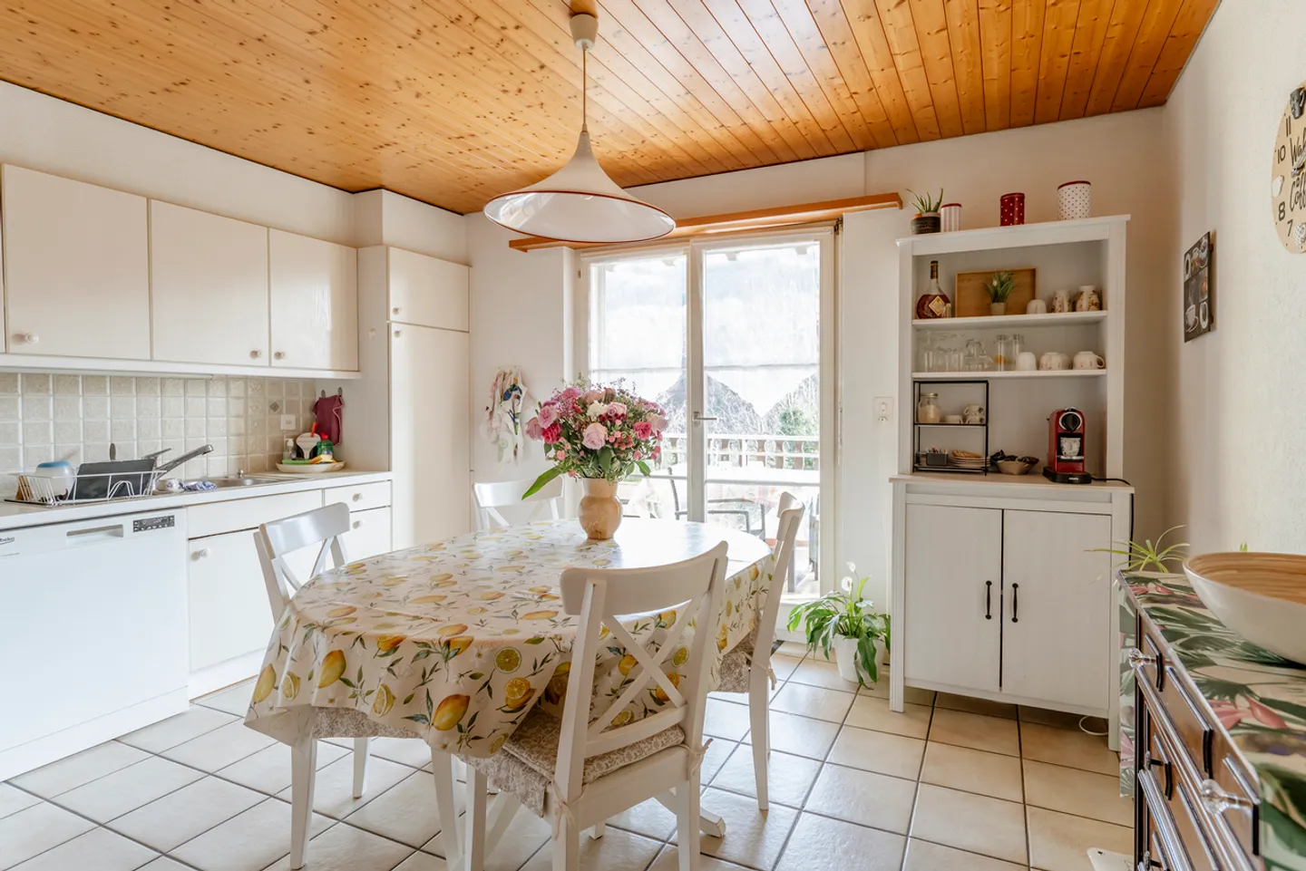 Villa with 2 apartments and open view - Photo 5 of 23