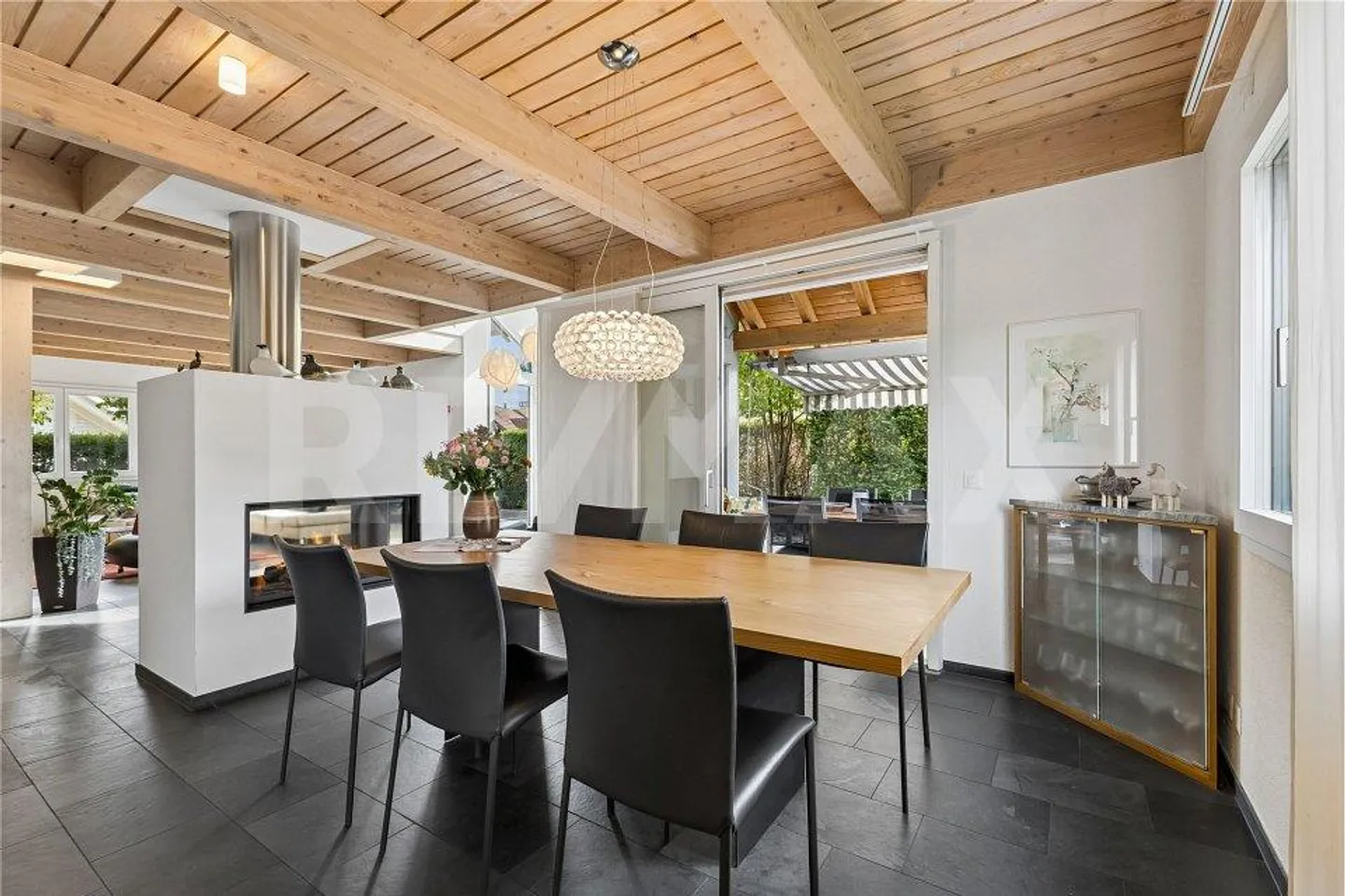 Maison individuelle bien entretenue avec une atmosphère de vie accueillante - Photo 4 sur 13