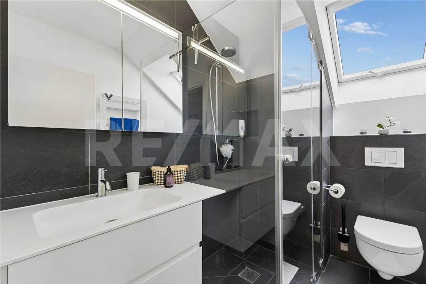 Maison individuelle bien entretenue avec une atmosphère de vie accueillante - Photo 5 sur 13