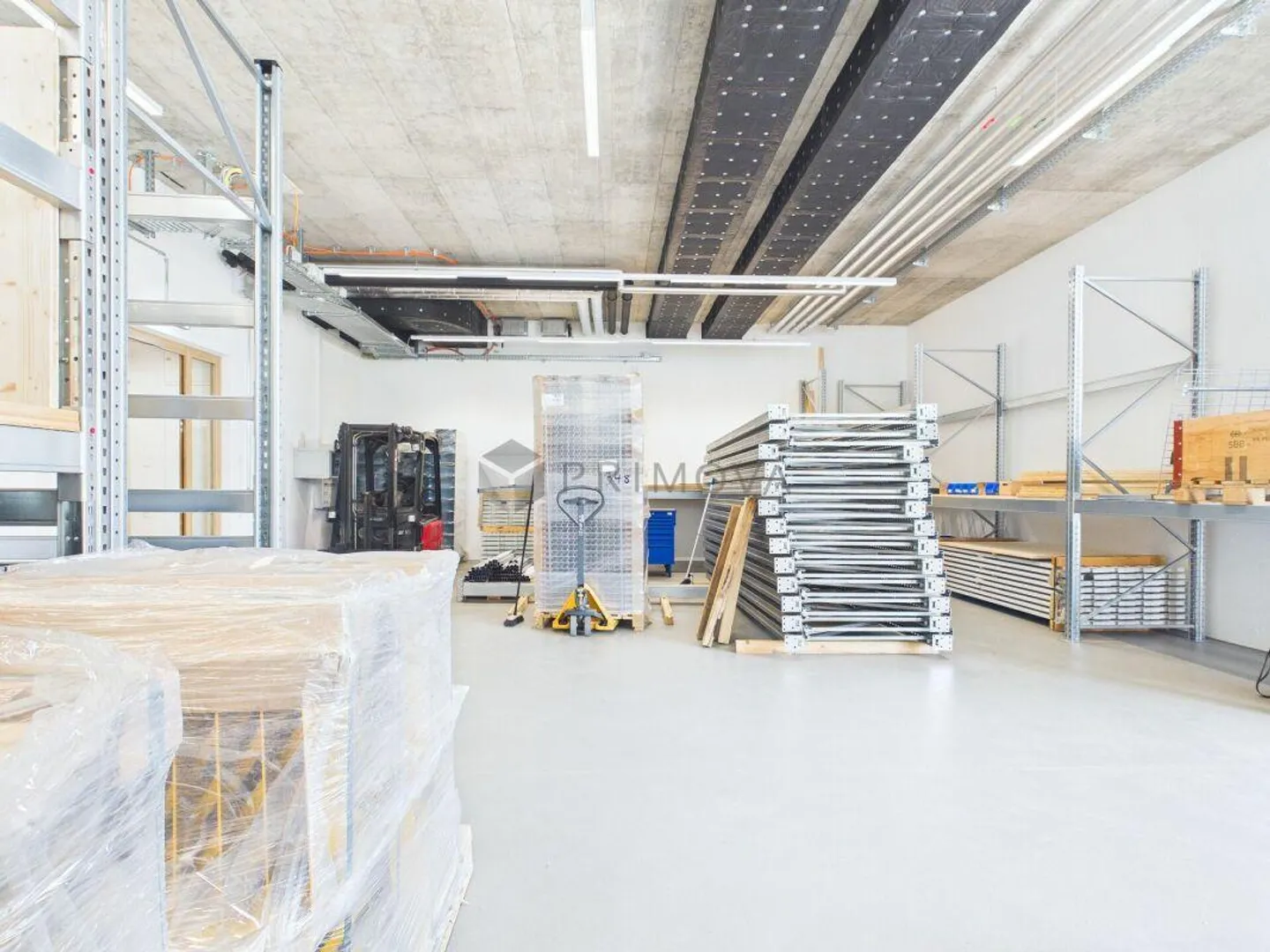 Viel Platz für deine Visionen: Neuwertiger Allrounder-Raum im Herze... - Foto 2 di 7