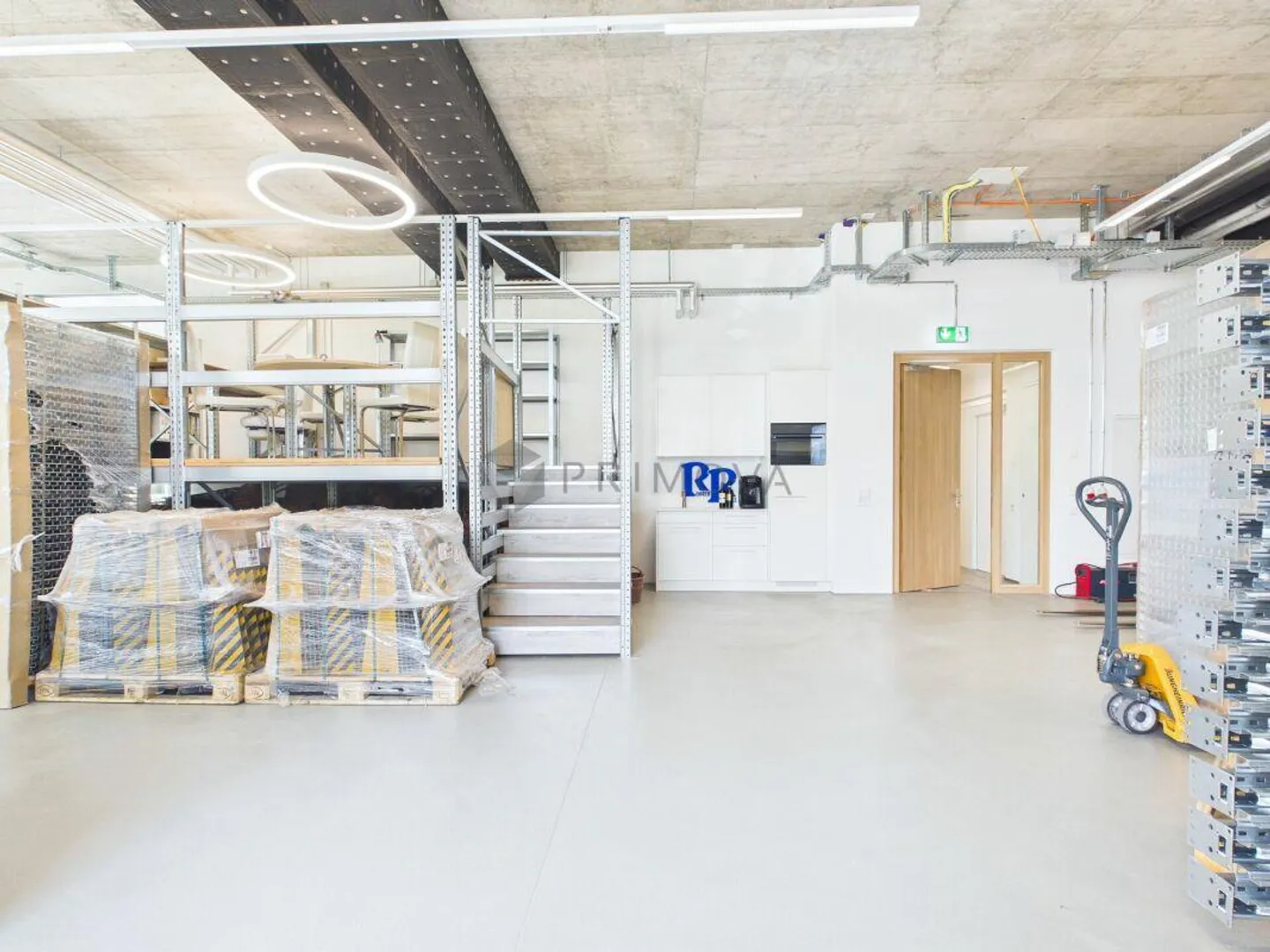 Viel Platz für deine Visionen: Neuwertiger Allrounder-Raum im Herze... - Foto 6 di 7