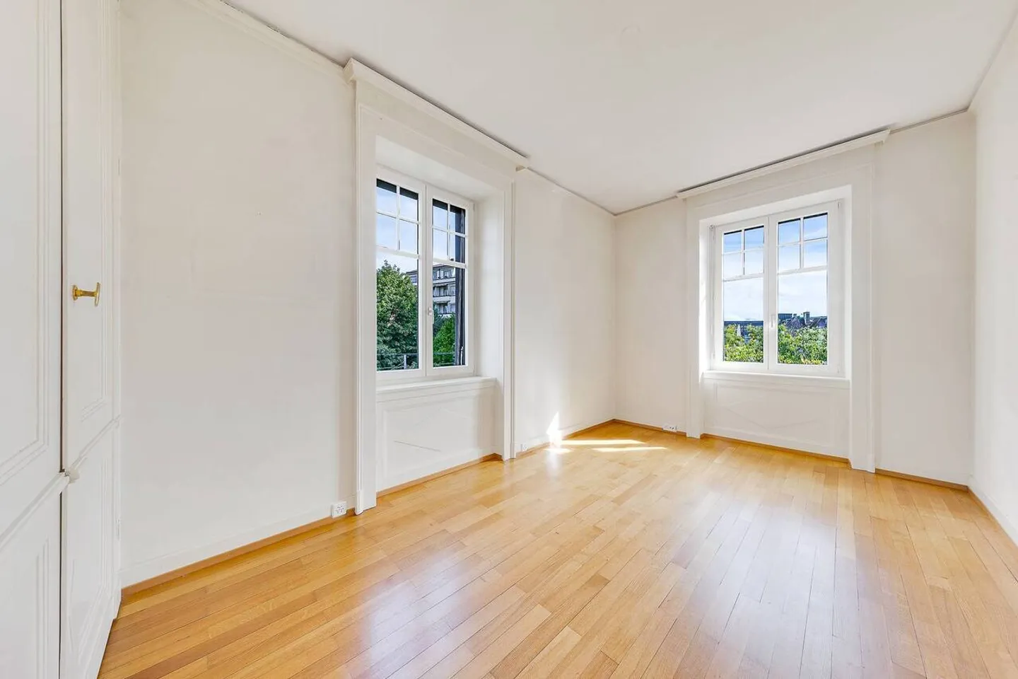 Exceptional 5.5-room apartment with 2 balconies on the top floor, just steps from Ouchy. - Photo 4 of 8