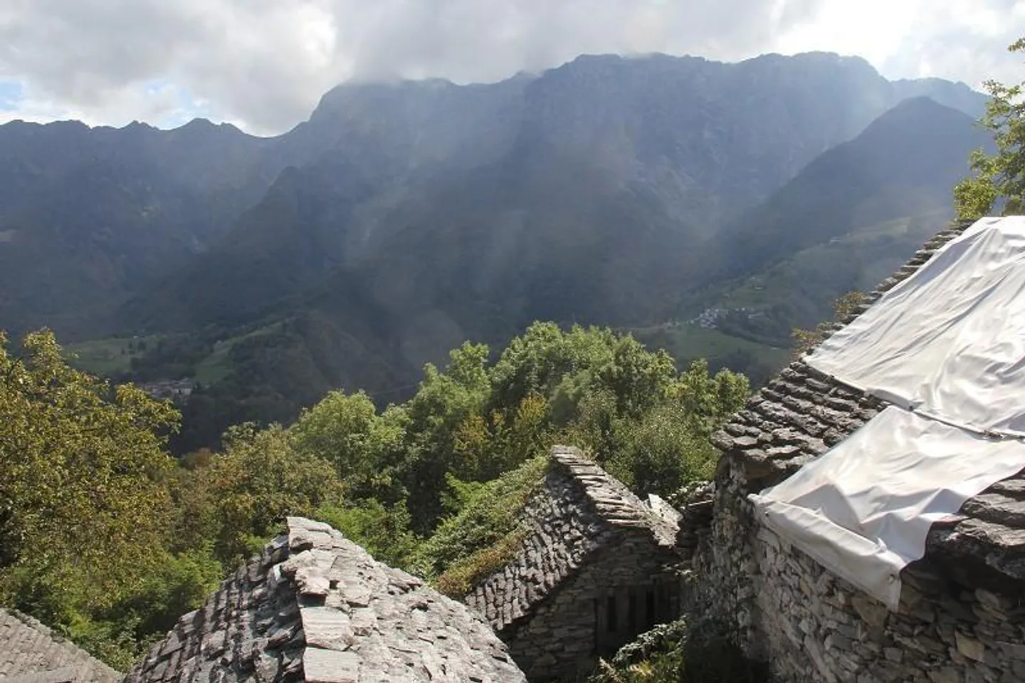 3 Rustici da ristrutturare con vista meravigliosa - Foto 8 di 12