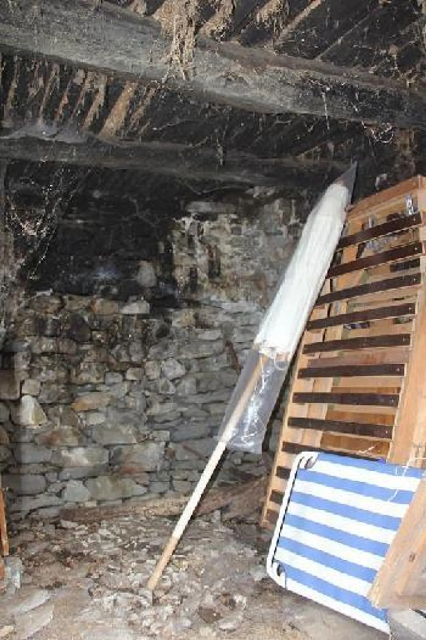 3 Rustici da ristrutturare con vista meravigliosa - Foto 10 di 12