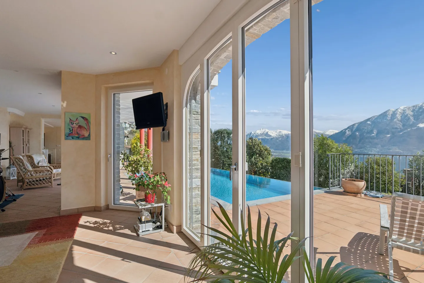 Uncertain Times: Your Safe Haven in the Heart of Switzerland - Photo 17 of 22