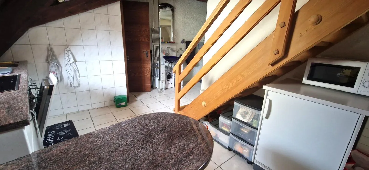 Charmante Attikawohnung mit Galerie - Foto 4 von 14