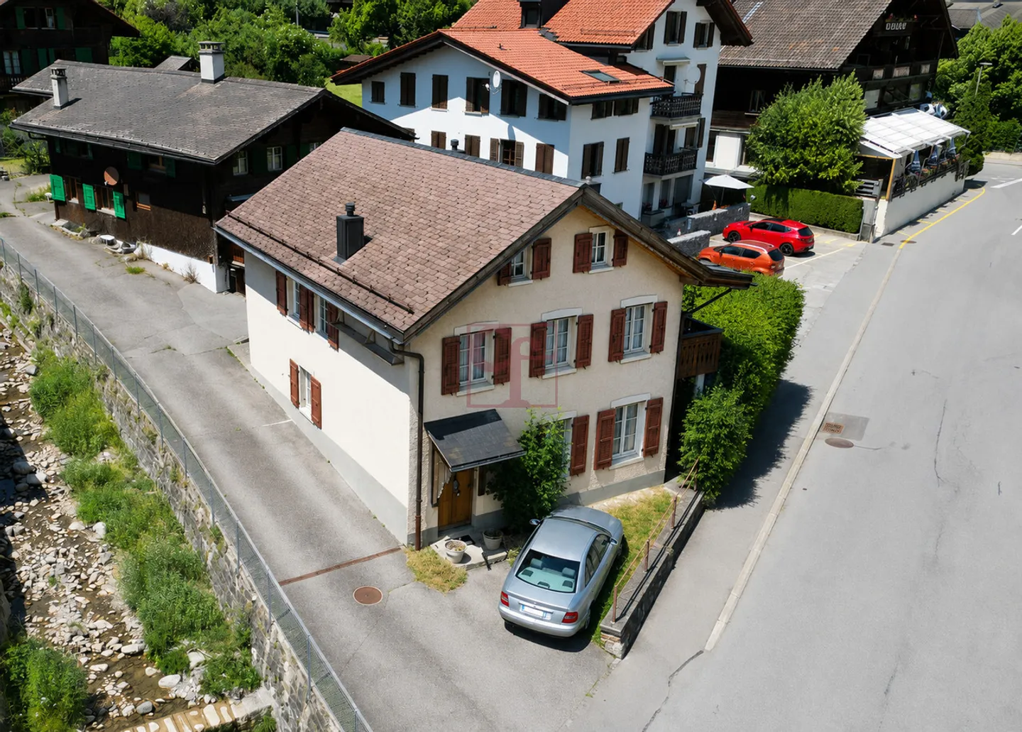 Château-d'Oex - Casa di villaggio con 2 appartamenti da ristrutturare - Foto 1 di 5
