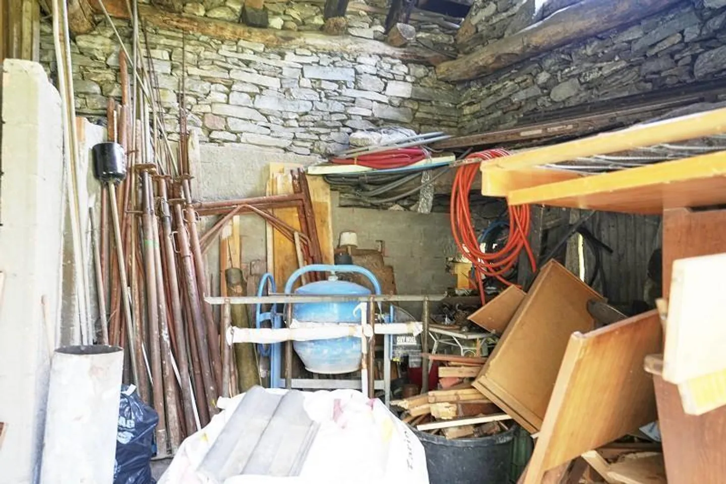 Rustico di 3 stanze da ristrutturare con giardino, molto tranquillo e soleggiato - Foto 7 di 22