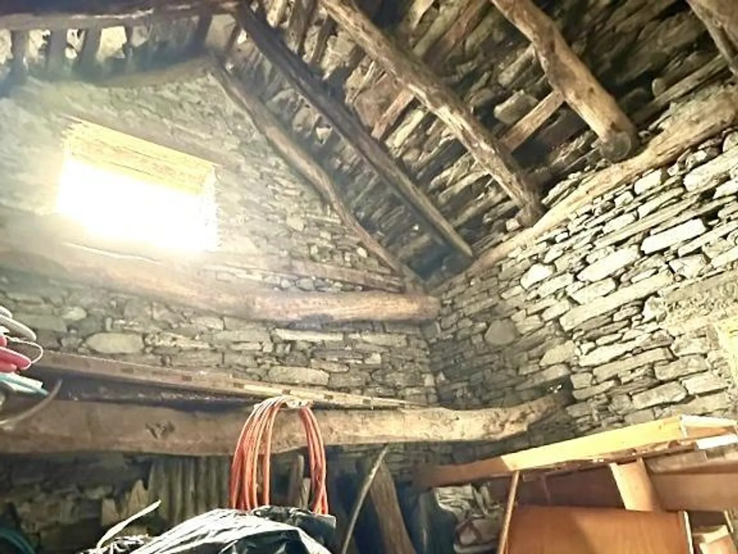 Rustico di 3 stanze da ristrutturare con giardino, molto tranquillo e soleggiato - Foto 8 di 22