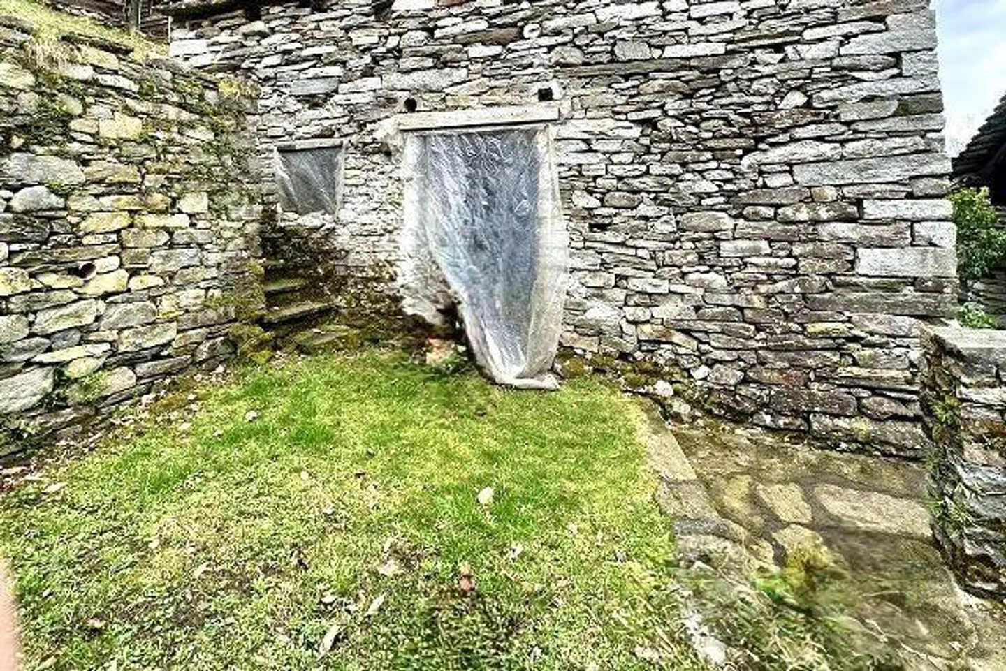 Rustico di 3 stanze da ristrutturare con giardino, molto tranquillo e soleggiato - Foto 11 di 22