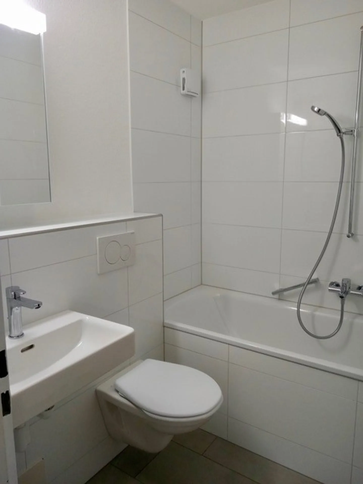 Appartement pratique et rénové de 4 pièces à louer - Photo 2 sur 6