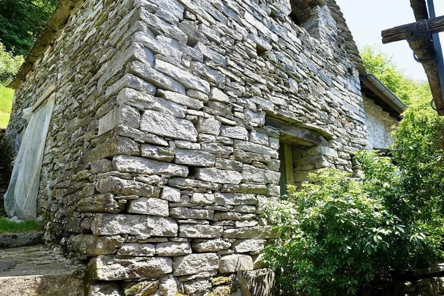 Rustico di 3 stanze da ristrutturare con giardino, molto tranquillo e soleggiato - Foto 15 di 22