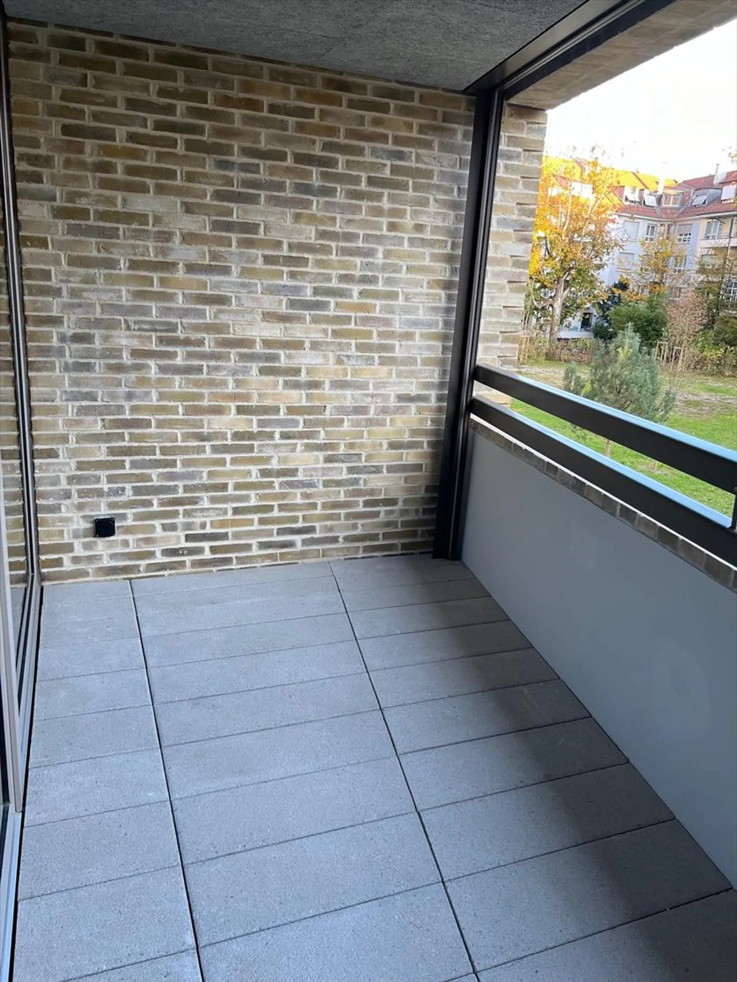 Your ideally shaped apartment with a view of the Rhine is waiting for you! - Photo 2 of 5