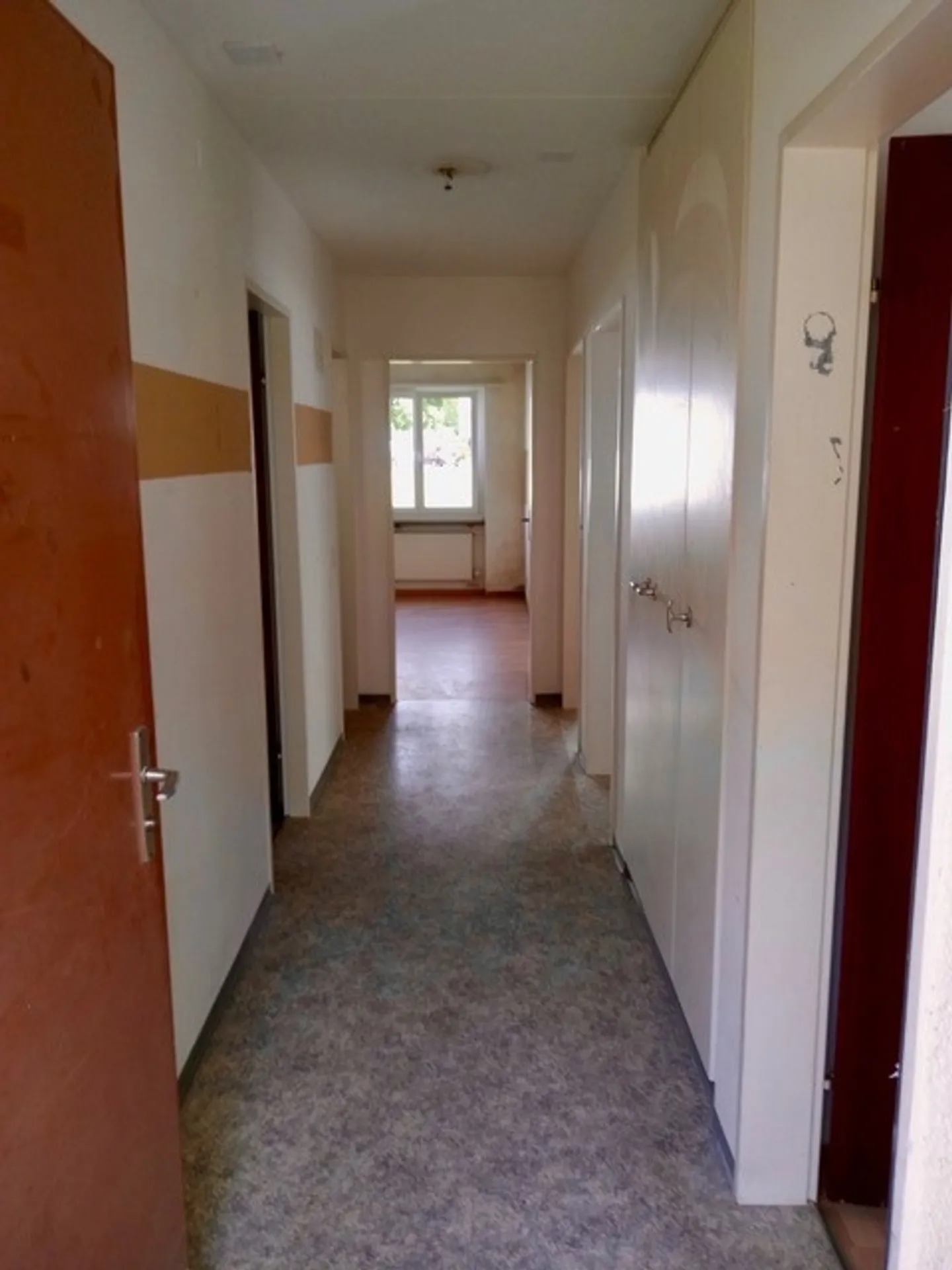 Appartement pratique et rénové de 4 pièces à louer - Photo 3 sur 6