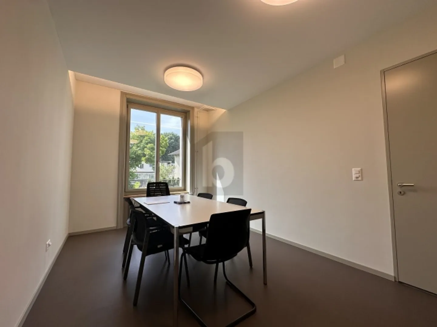 Office space for rent - Photo 1 of 6