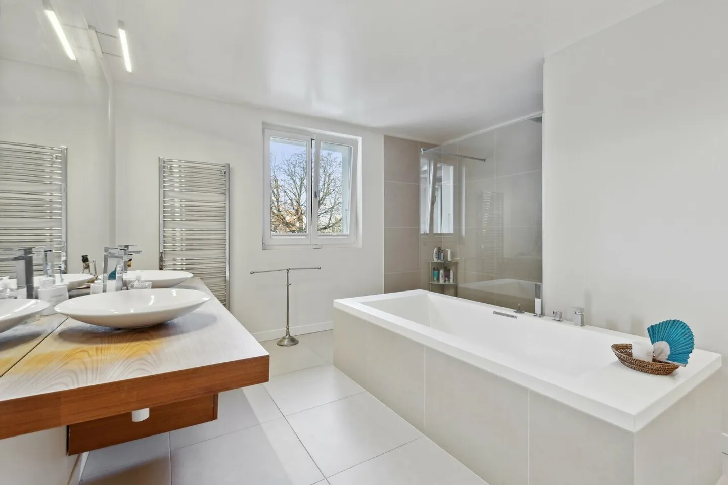 An ideal haven of peace for a family - Photo 8 of 14