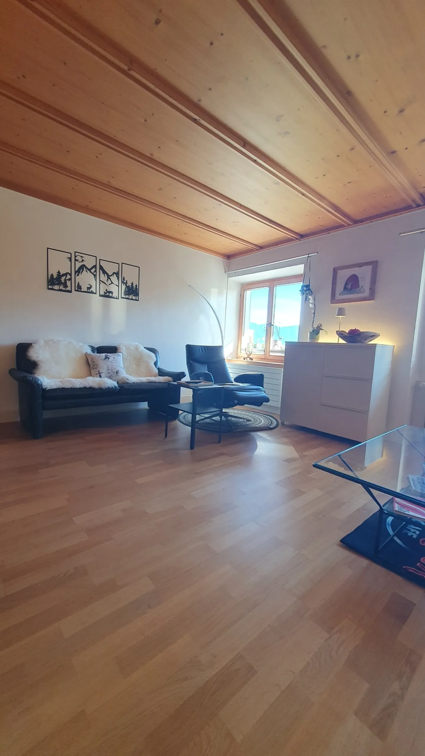 Chalet with Stunning Mountain Views - Photo 2 of 10