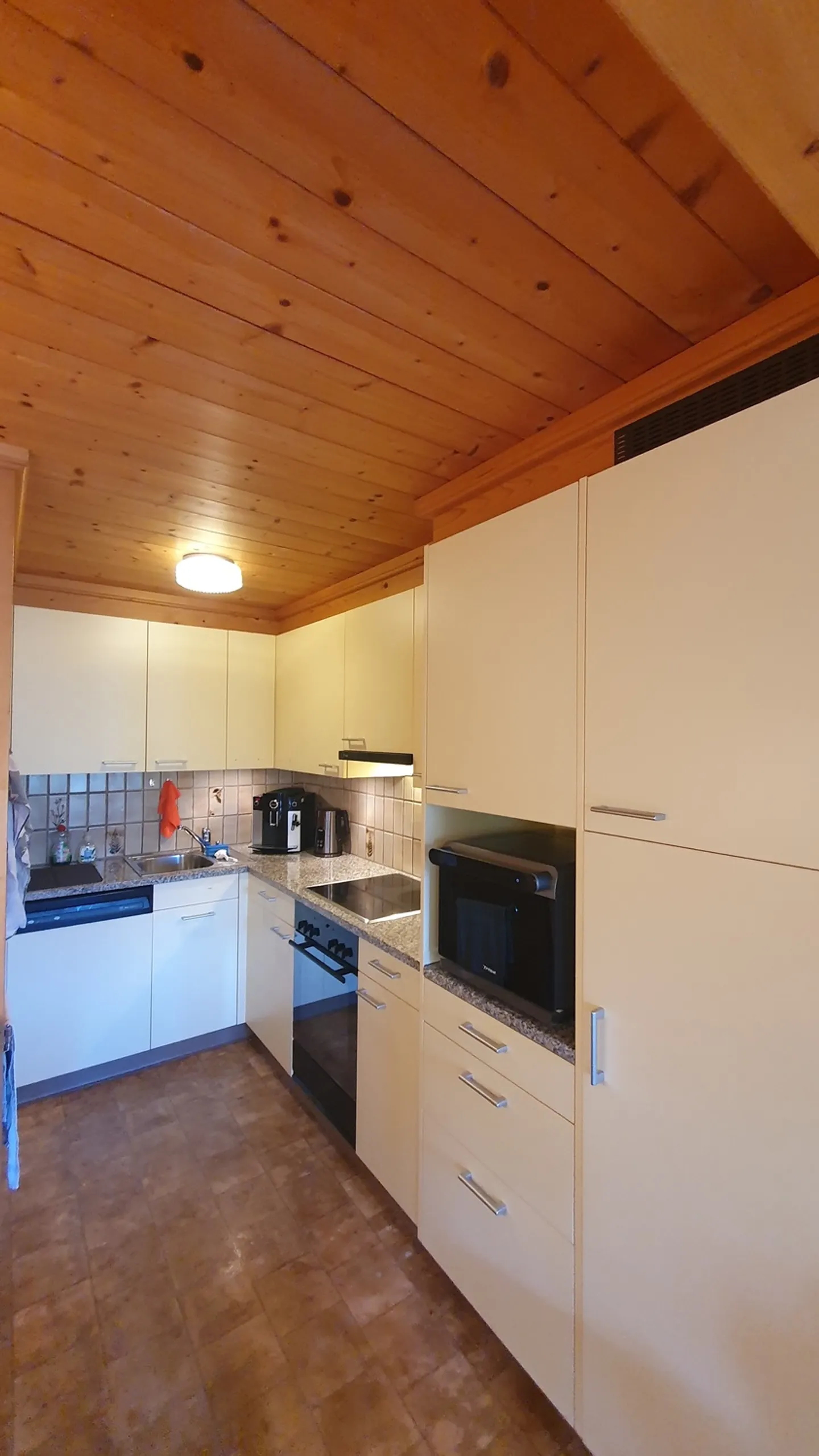 Chalet with Stunning Mountain Views - Photo 5 of 10