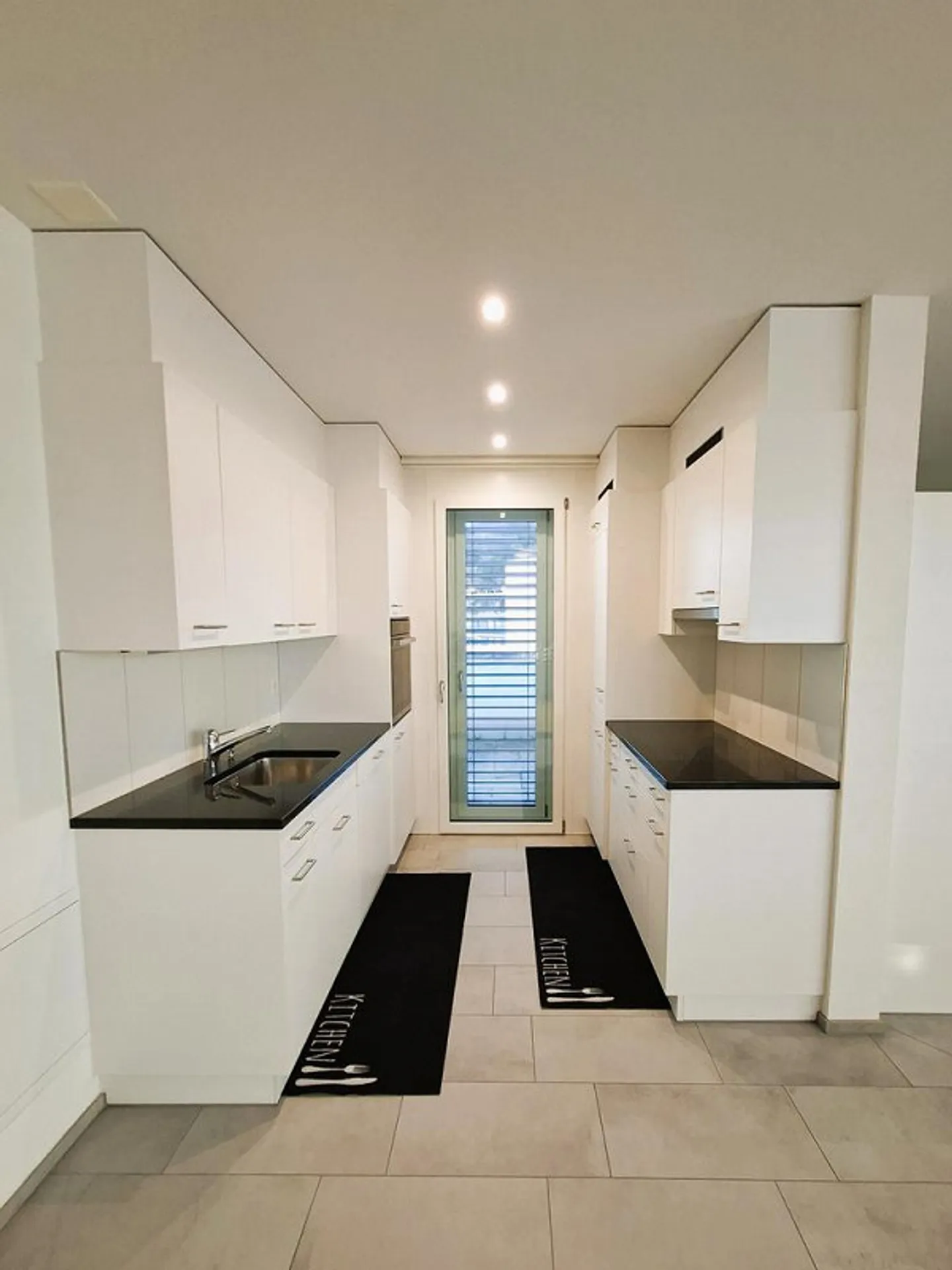 Moderno attico con due terrazze - Foto 4 di 8