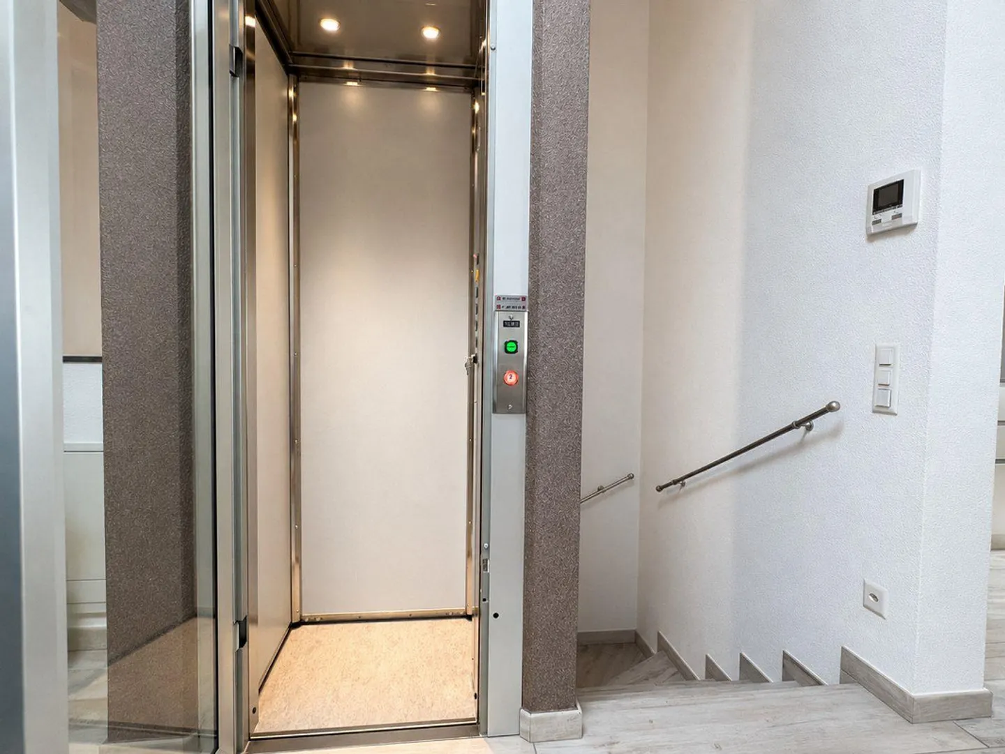Casa esclusiva con alto standard e ascensore interno - Foto 8 di 22