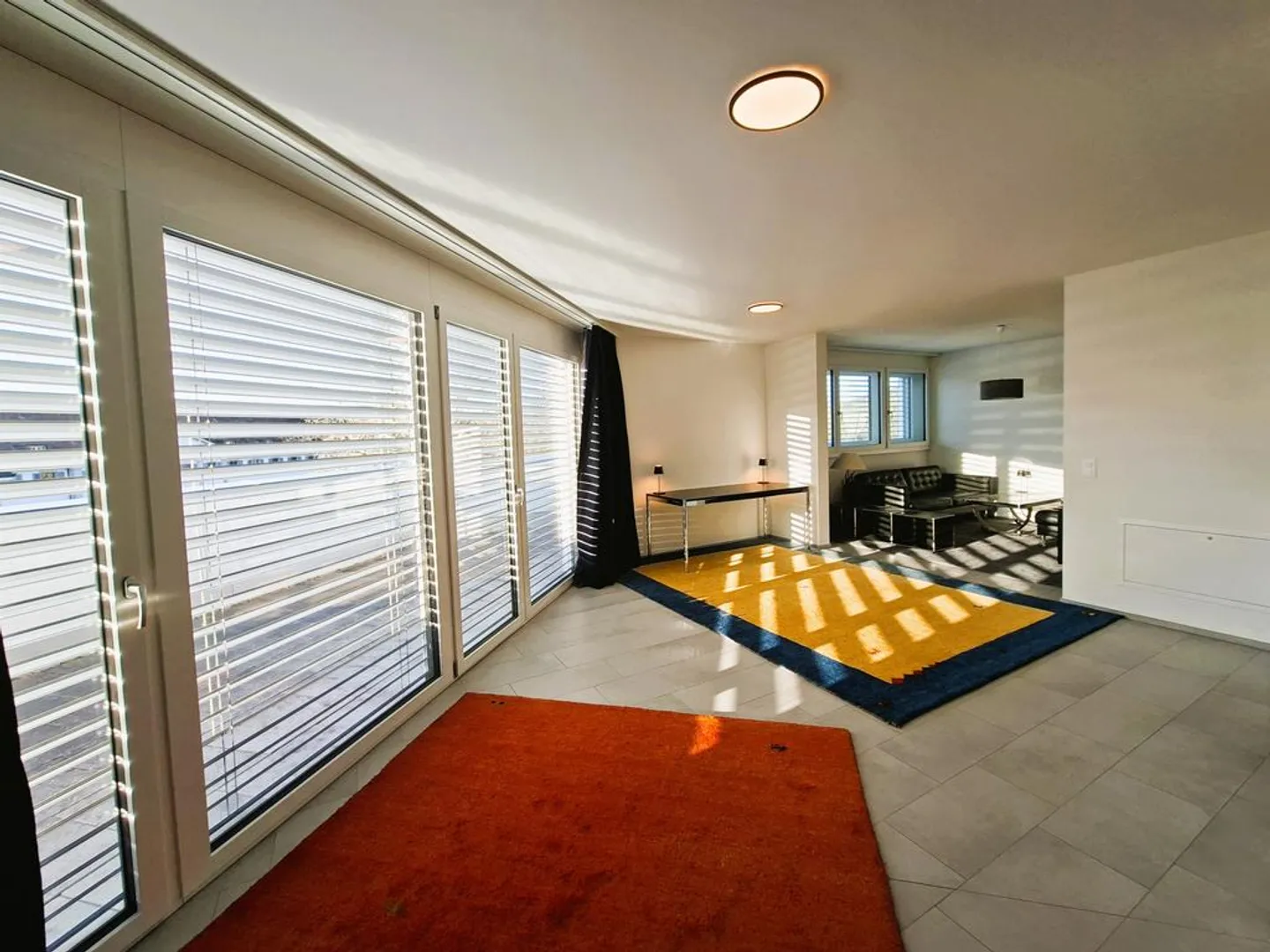 Moderno attico con due terrazze - Foto 3 di 8