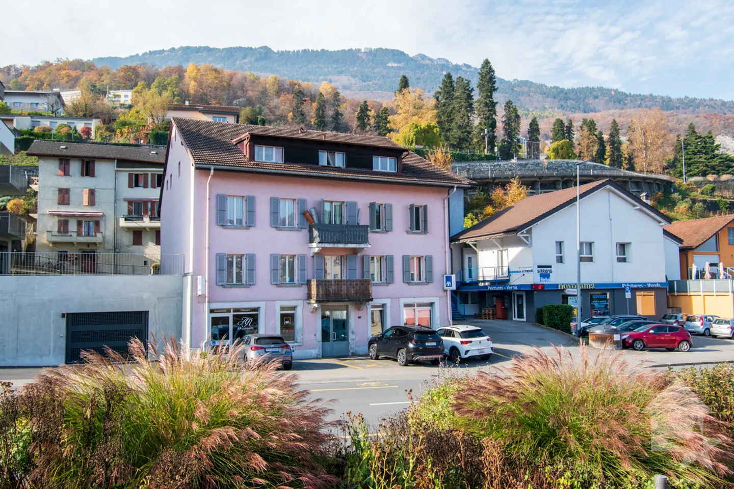 Ertragsgebäude (4,9% netto) im Stadtzentrum von Monthey - Foto 1 von 8