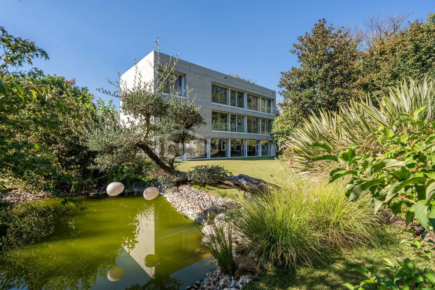 LUSSUOSA VILLA CON PISCINA E GIARDINO VICINO ALLA TASIS - Foto 1 von 30