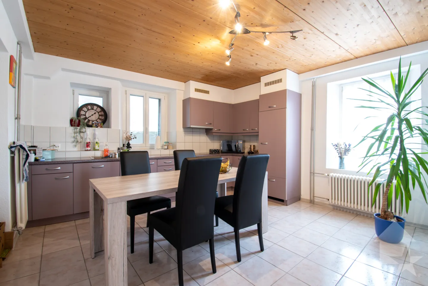 Ertragsgebäude (4,9% netto) im Stadtzentrum von Monthey - Foto 5 von 8