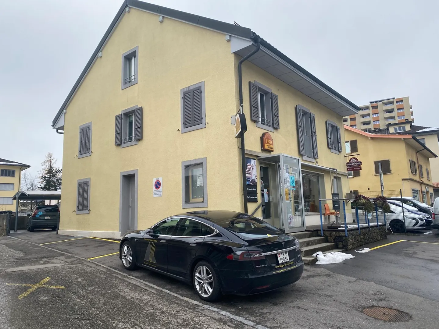 Belle bâtisse commerciale et résidentielle à vendre à Bulle - Photo 15 sur 15