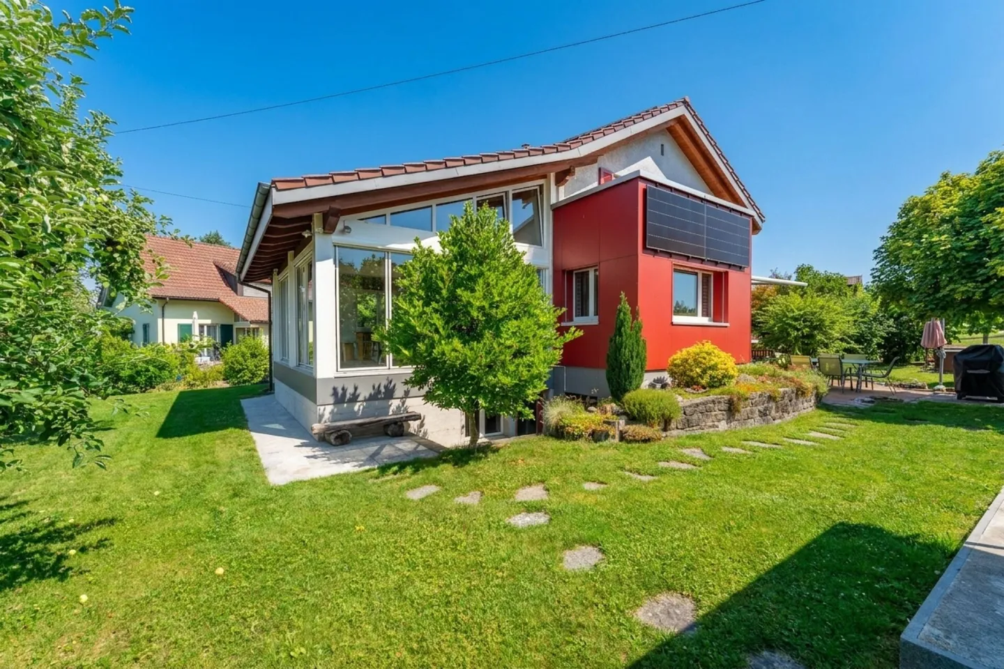 Geräumiges freistehendes Haus - Foto 1 von 15