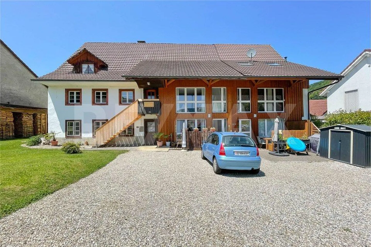 Propriété avec grange, dépendances et potentiel polyvalent à vendre à Hellikon - Photo 2 sur 13
