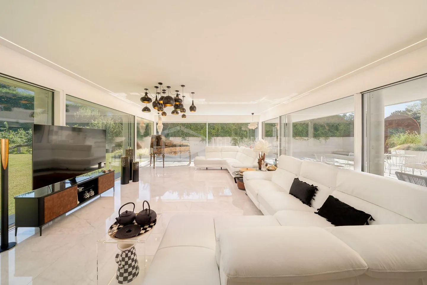 LUSSUOSA VILLA CON PISCINA E GIARDINO VICINO ALLA TASIS - Foto 4 von 30
