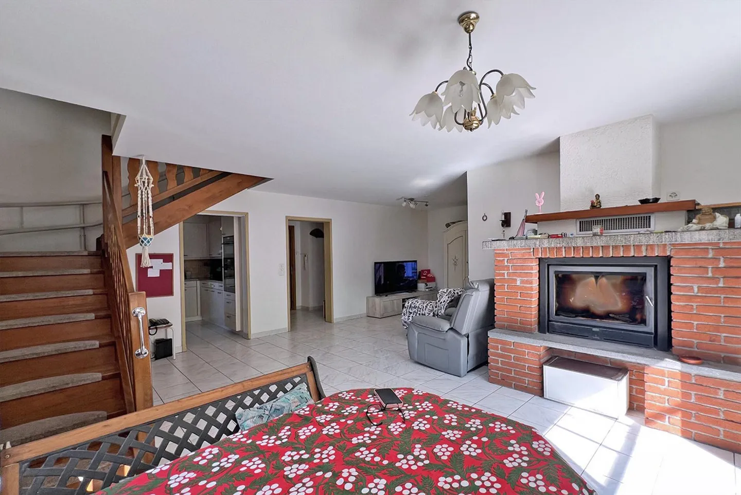 ZU VERMIETEN CHARMIERENDE 4.5-ZIMMER-HAUS MIT PATIO IN CADRO - Foto 2 von 9
