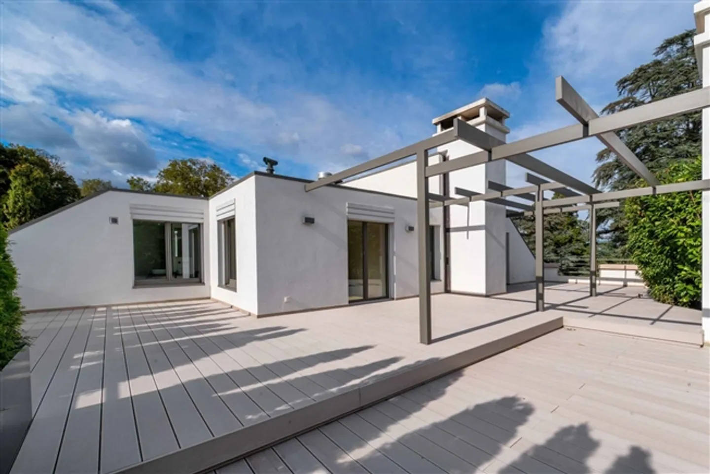 «Außergewöhnliches Duplex-Penthouse mit 100 m2 Terrasse - nur einen Steinwurf vom See entfernt» - Foto 1 di 13