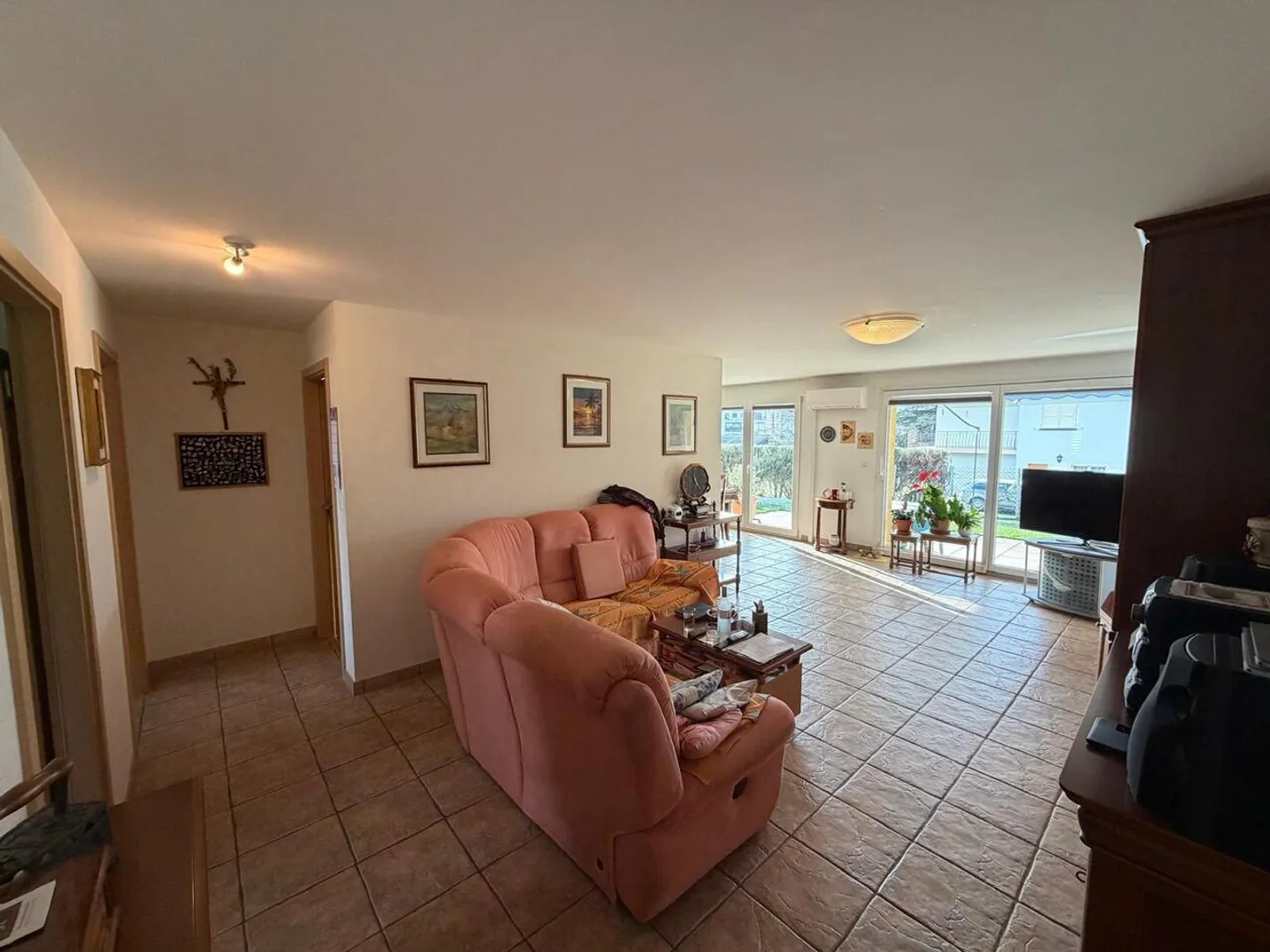 Wohnung in besetztem Leibrentenvertrag ohne Miete – Geräumige 4,5 Zimmer mit Terrasse, Garten, Garage und Keller – Fully (VS) - Foto 4 von 15