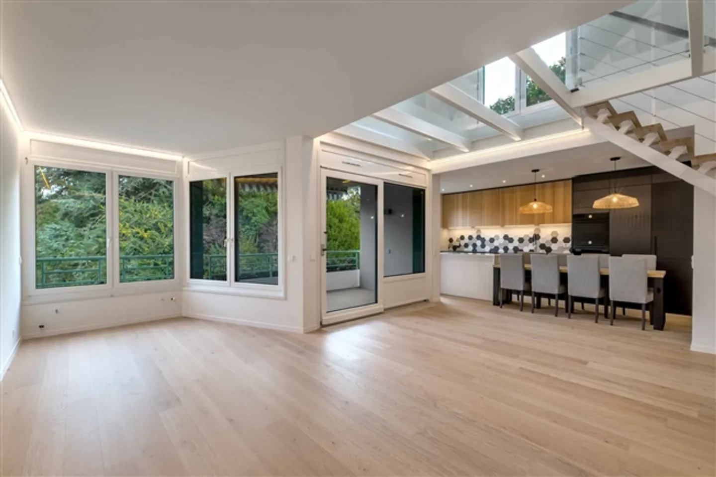 «Außergewöhnliches Duplex-Penthouse mit 100 m2 Terrasse - nur einen Steinwurf vom See entfernt» - Foto 2 di 13