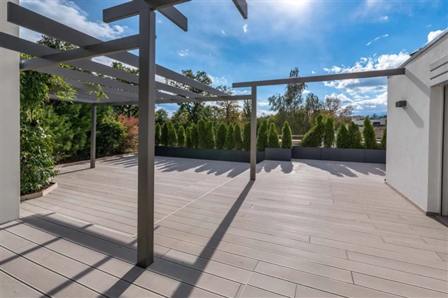 «Außergewöhnliches Duplex-Penthouse mit 100 m2 Terrasse - nur einen Steinwurf vom See entfernt» - Foto 4 di 13