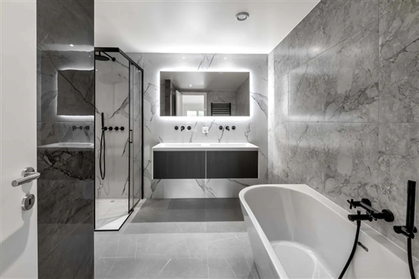 «Außergewöhnliches Duplex-Penthouse mit 100 m2 Terrasse - nur einen Steinwurf vom See entfernt» - Foto 7 di 13